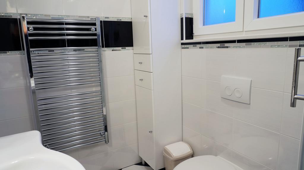 Two-Bedroom Apartment,1253991229:JPEG