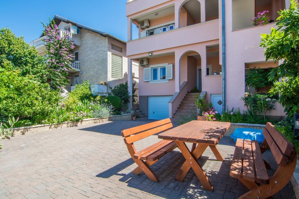 Apartment mit Terrasse