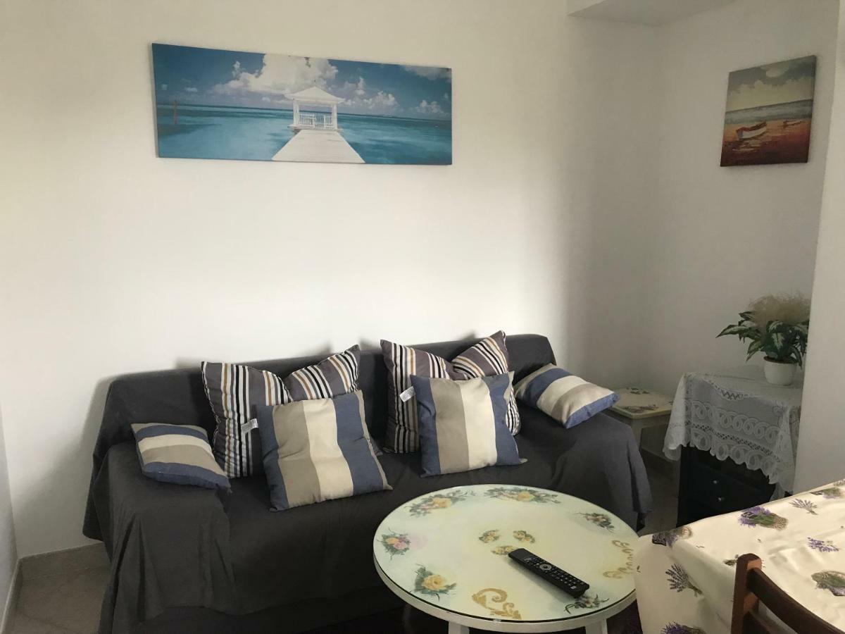One-Bedroom Apartment,1052241895:JPEG