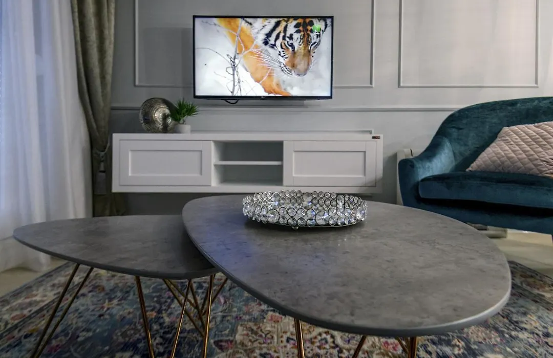 Divine Luxury Apartment Purple-1