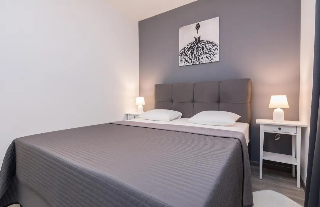 Apartments Star - Free Private Parking-1