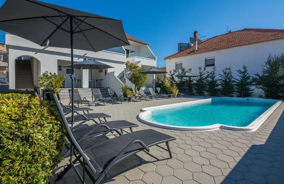 Royal Choice With Pool-1