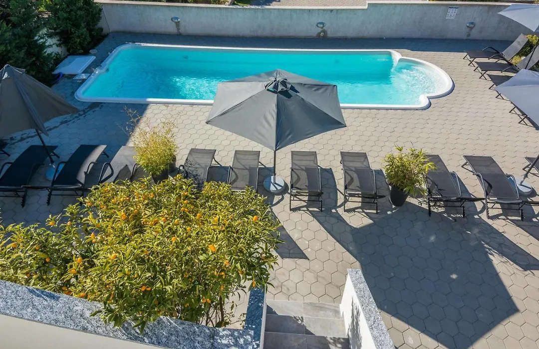 Royal Choice With Pool-1