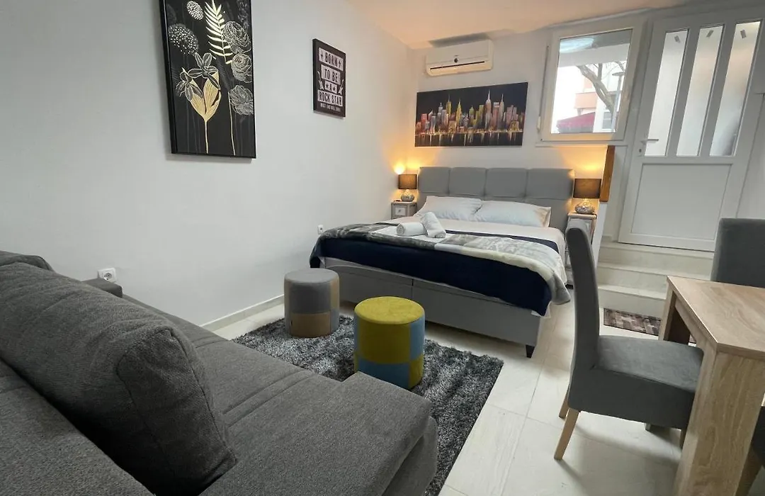 Old Town Bridge Apartment-1