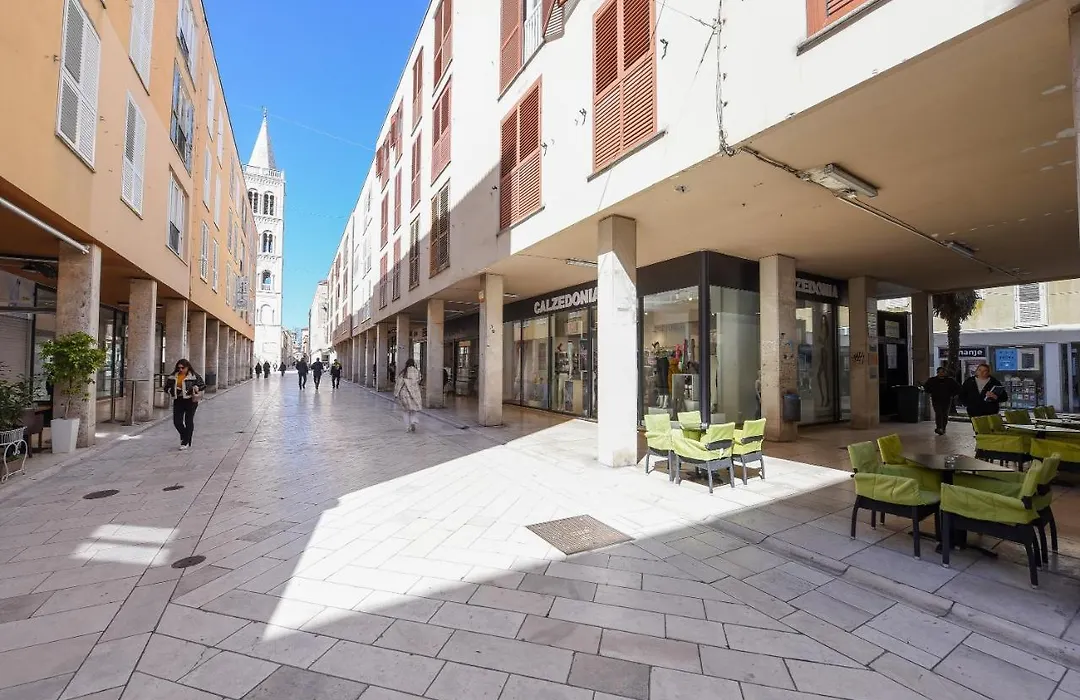 Aura Exclusive Apartment & Room-1