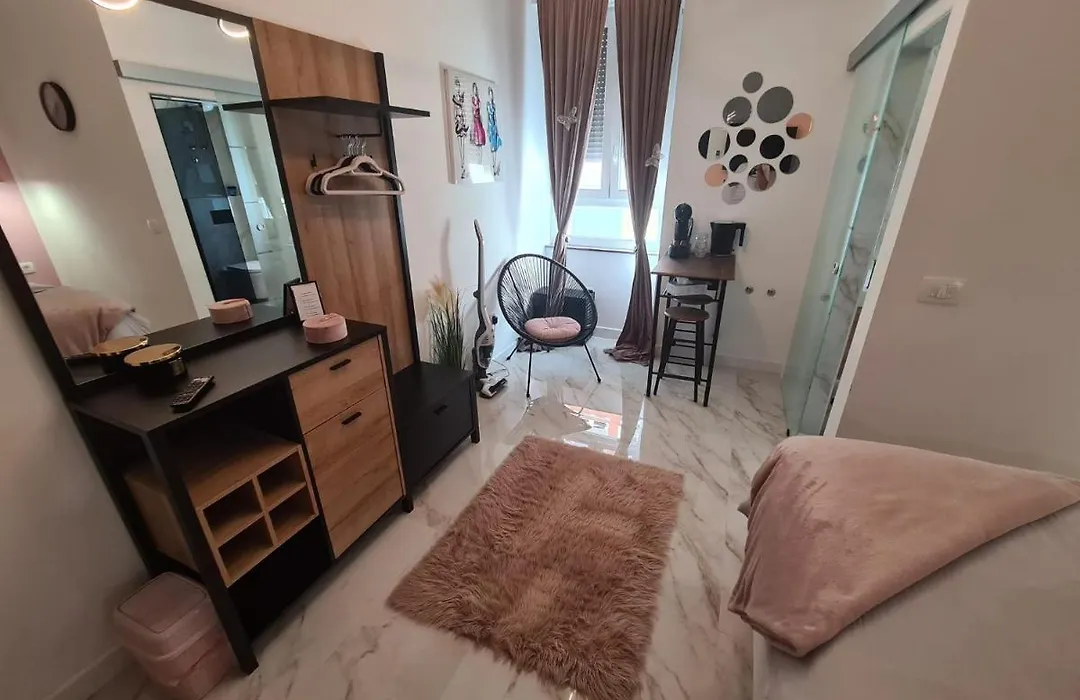 Premium Class Room - Free Parking-1
