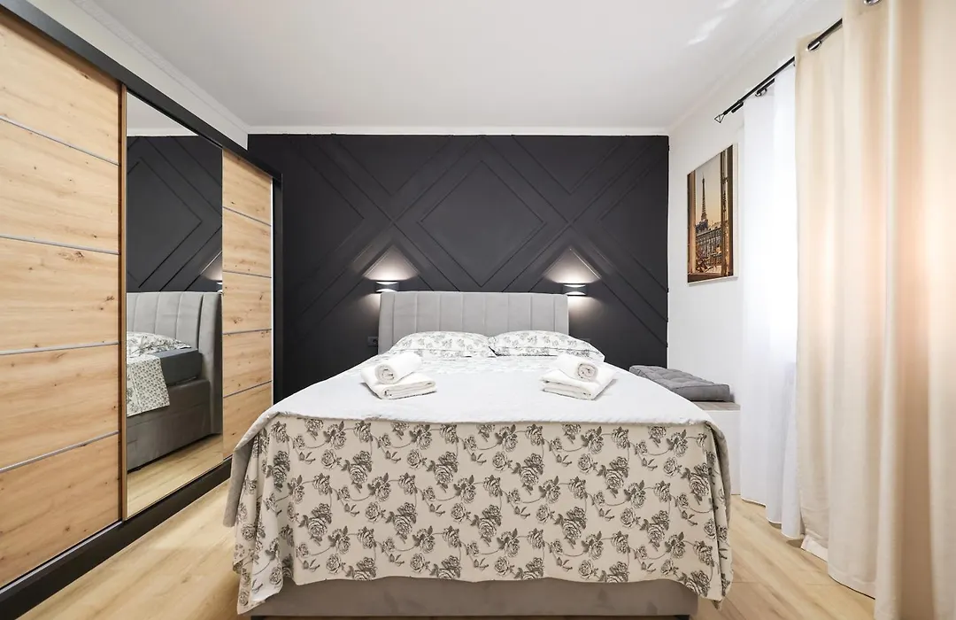 Oscar & Leo Apartments-1