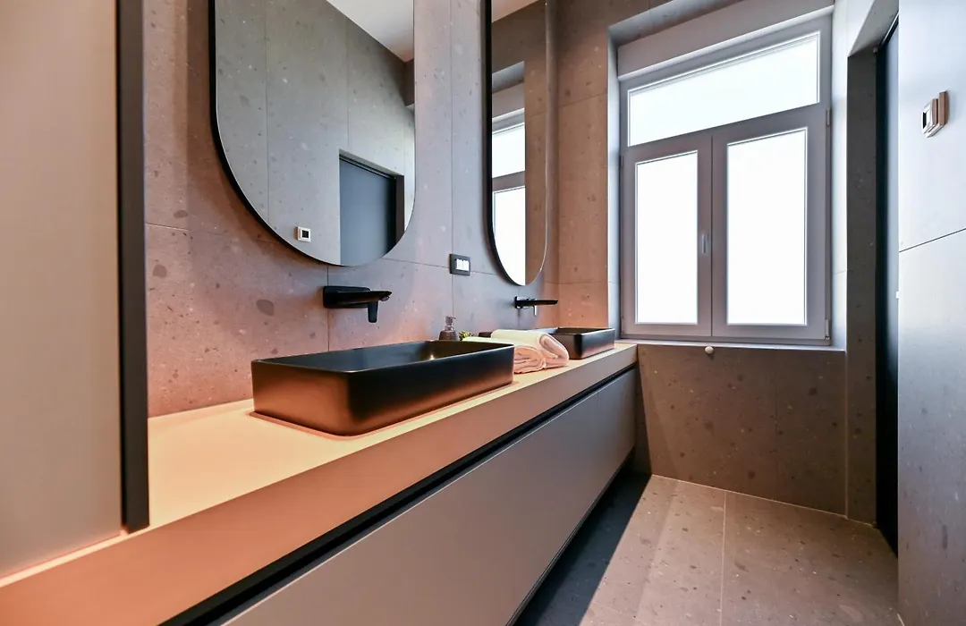 Three Pearls Deluxe Rooms & Studios-1