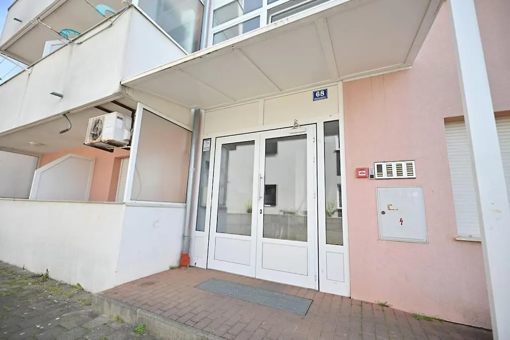 Apartman L&Z Višnjik-1