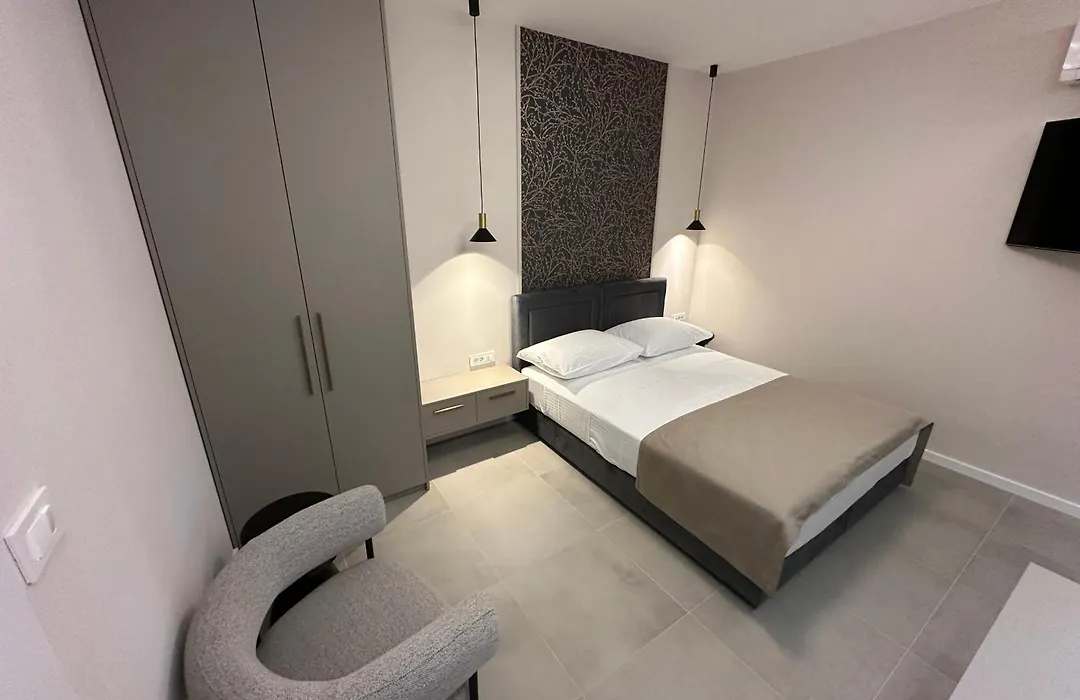 Apartment & Room Iris-1