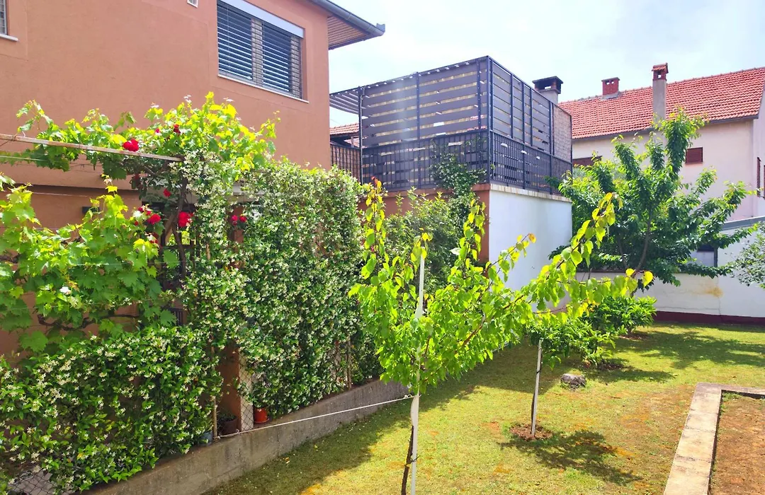 Gabi Apartment - Private Parking-1