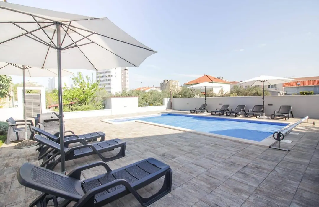 Pool House Luka-1