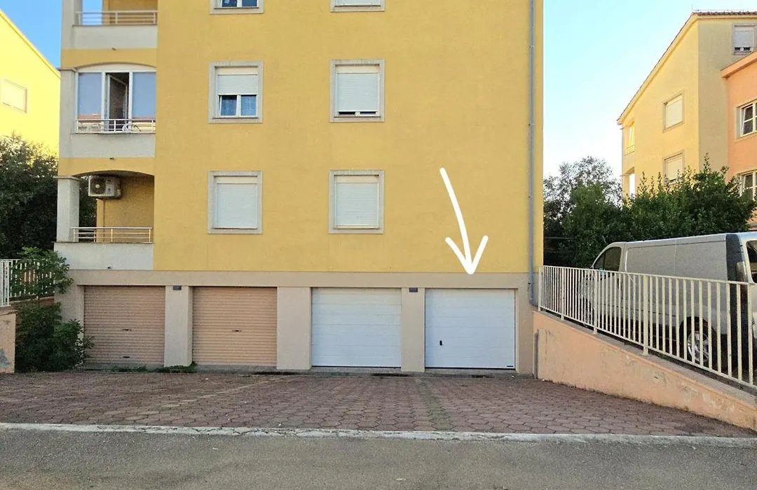Apartment Višnjik - self check-in, free garage-1