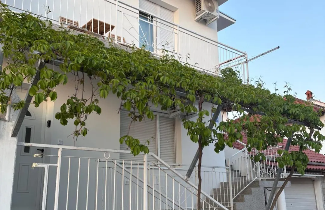 Modern Studio Apartment Tome With Terrace, Free Parking & Wi-Fi, Zadar-1