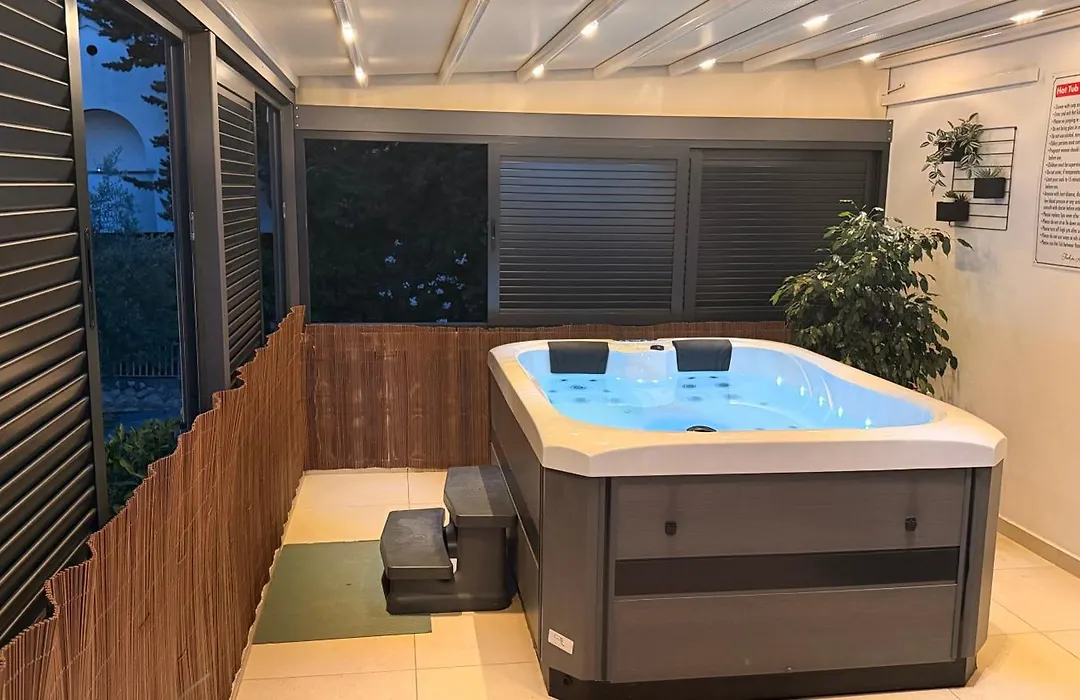 Apartment Paula With Private Jacuzzi And Parking- Near The Beach-1
