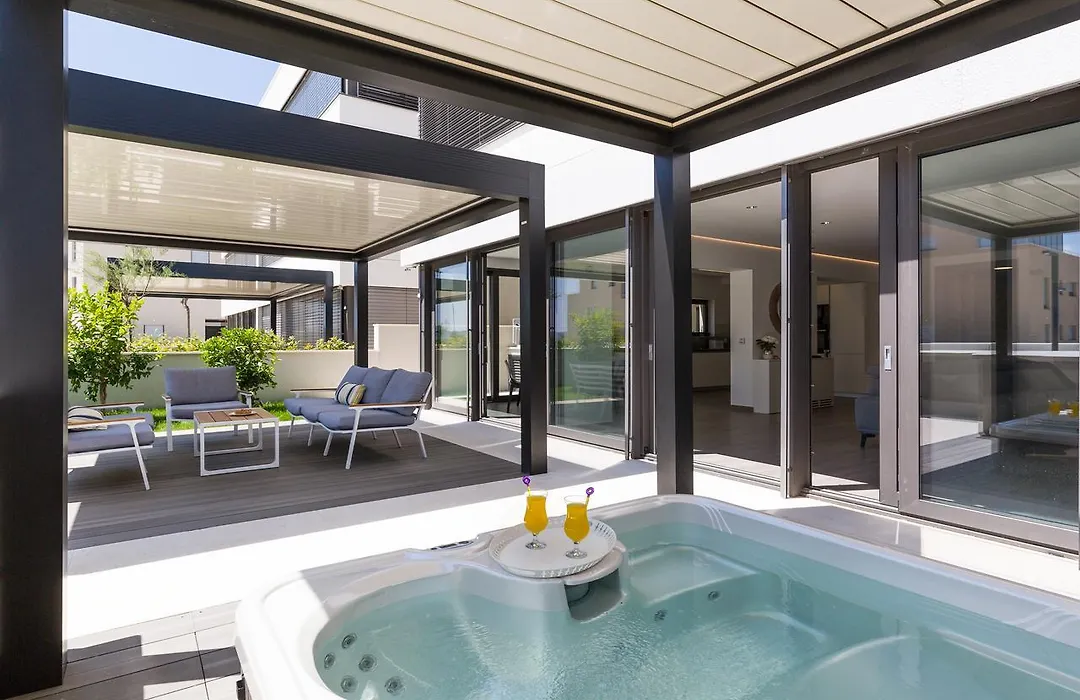 Shell Luxury Residences With Pool And Whirlpool-1