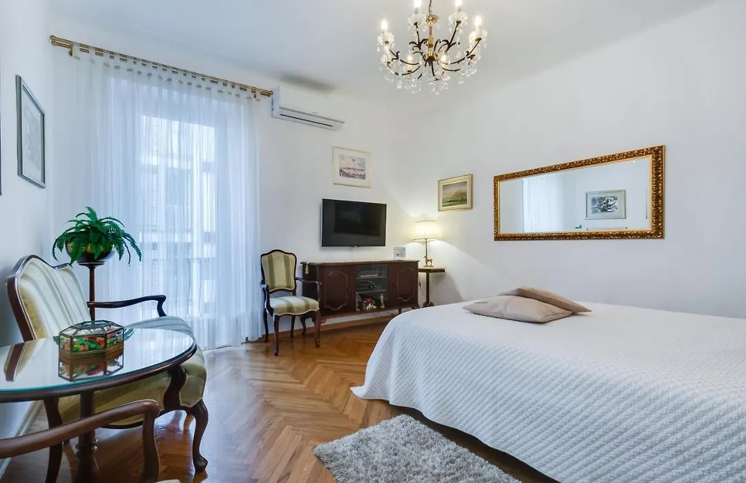 Central Palace Apartment-1