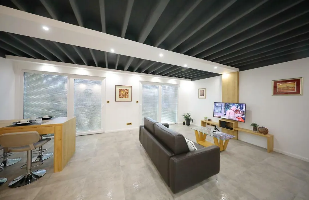 Harbour Apartment Sea View-1
