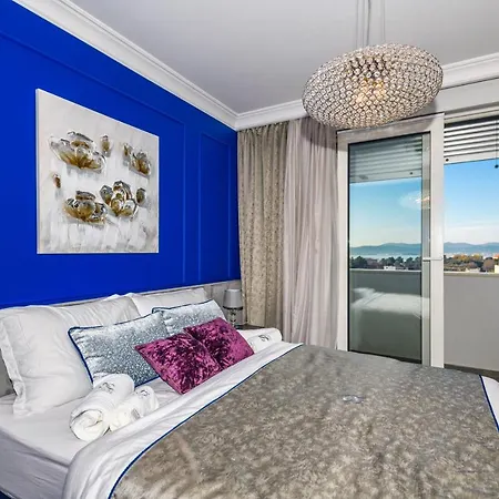 Divine Luxury Apartment Purple-3