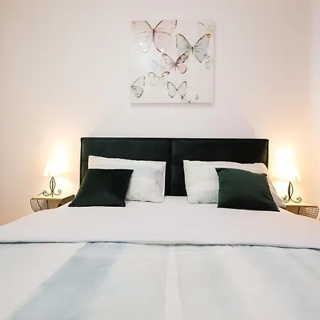 Cherry Apartment-2