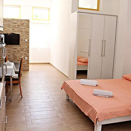 Studio Apartman Zara-3