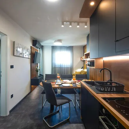 Jazine Lux Apartment E&T-2