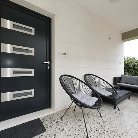 Apartment And Room Mare-3