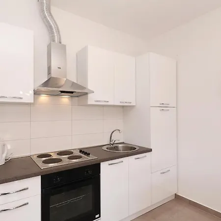 Apartman Lili sa privatnim parkingom-3