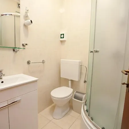 Victoria Apt Old Town By Adex Travel-3