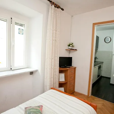 Victoria Apt Old Town By Adex Travel-2