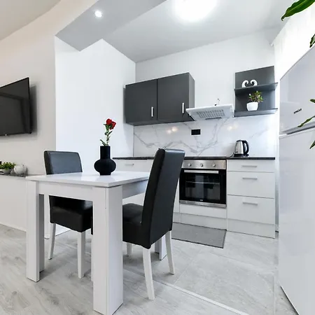 Apartment Lusy Lo-3