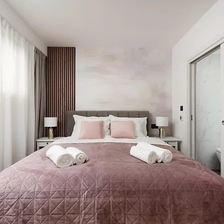 Aura Exclusive Apartment & Room-2