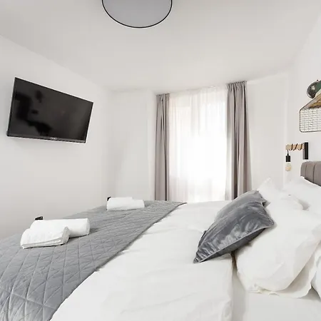 Aura Exclusive Apartment & Room-3