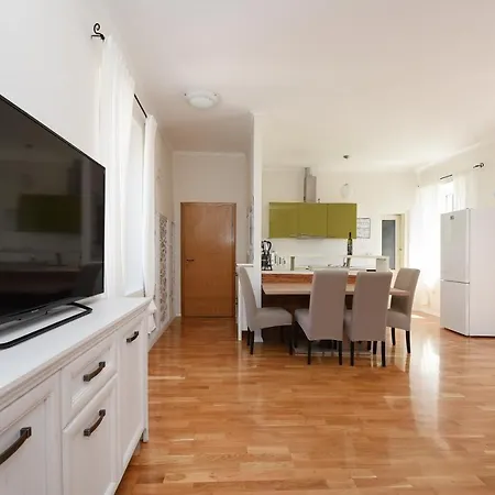 Apartment Karuzz-3