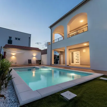 Bernie Apartments With A Pool-3