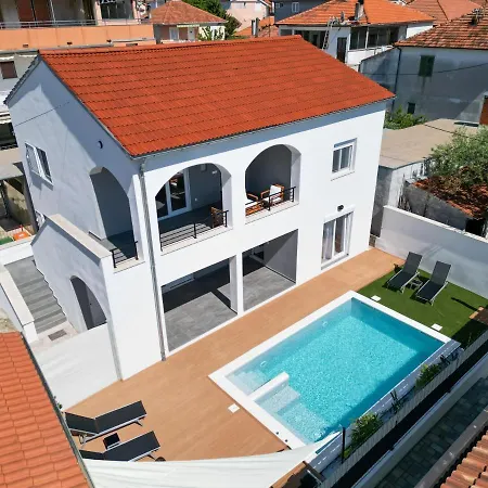 Bernie Apartments With A Pool-2