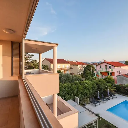 Apartmani Mato 1-2