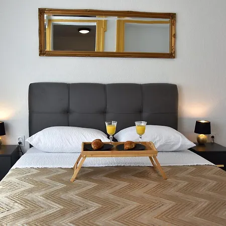 Golden Room-2