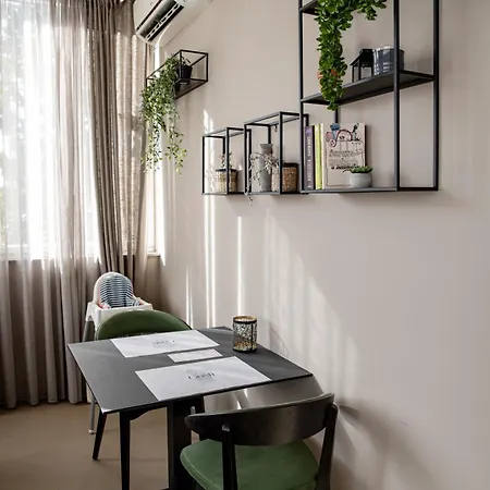 Bellevue Hill Apartment-3