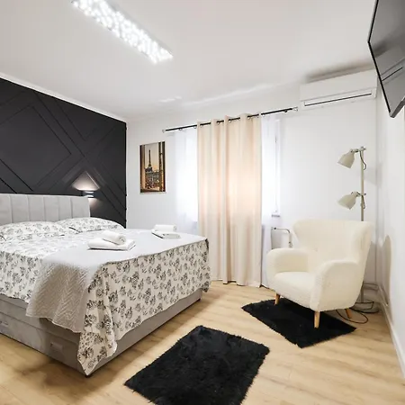Oscar & Leo Apartments-3