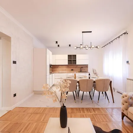 Oscar & Leo Apartments-2