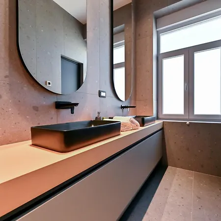 Three Pearls Deluxe Rooms & Studios-3