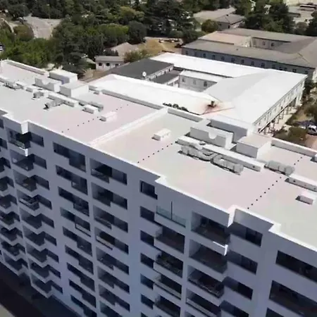 New Modern Apt Near Old Town - Private Parking-2