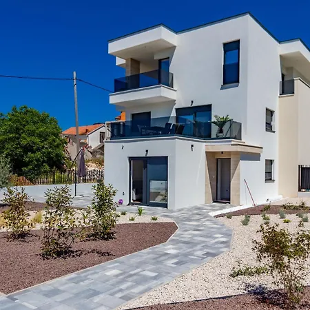 Casa Mia Apartments With Parking-3