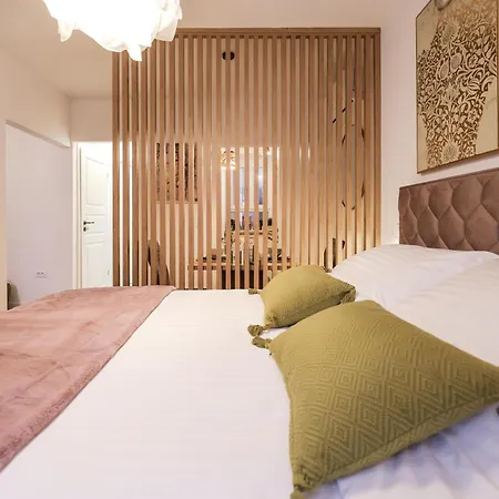 Charming Studio Apt In City Center-3