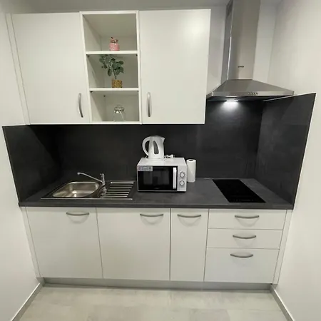 Modern Studio Apartment Tome With Terrace, Free Parking & Wi-Fi, Zadar-3