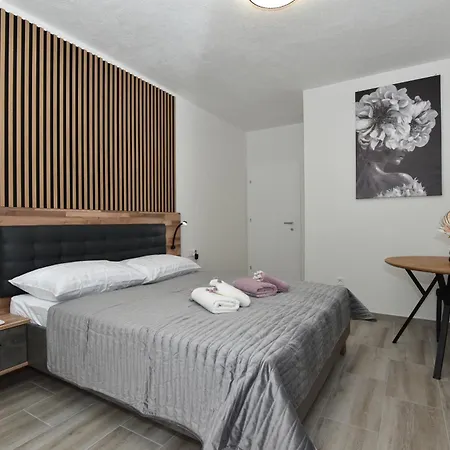 Sofia'S Studio & Room-2