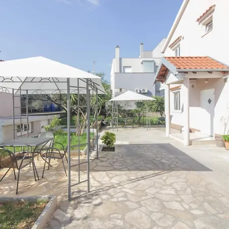 Pool House Luka-3