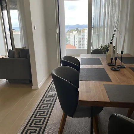 New Modern Apt Near Old Town - Private Parking-3