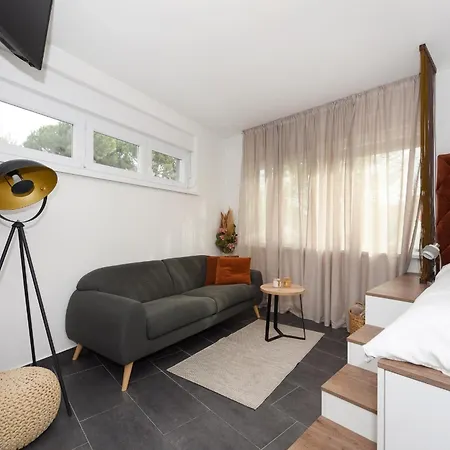 Feel Good Apartment & Studio-2
